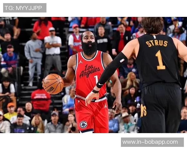 哈登上半场表现平平仅得7分罚球命中率低迷引发关注