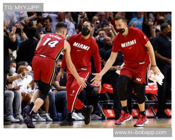 雄鹿新援托马斯第三节火力全开6中5狂砍15分展现超强得分能力